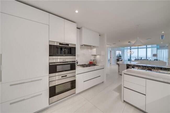 Building Photo - 2200 N Ocean Blvd