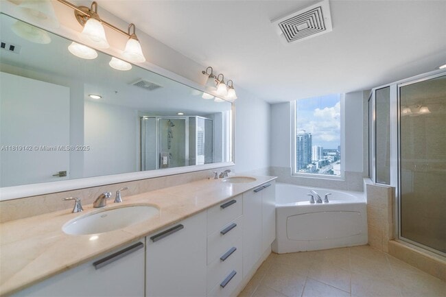 Building Photo - 16699 Collins Ave
