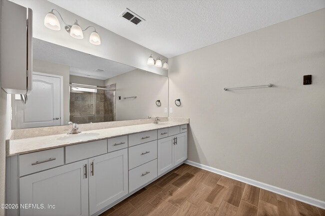 Building Photo - 83650 Nether St