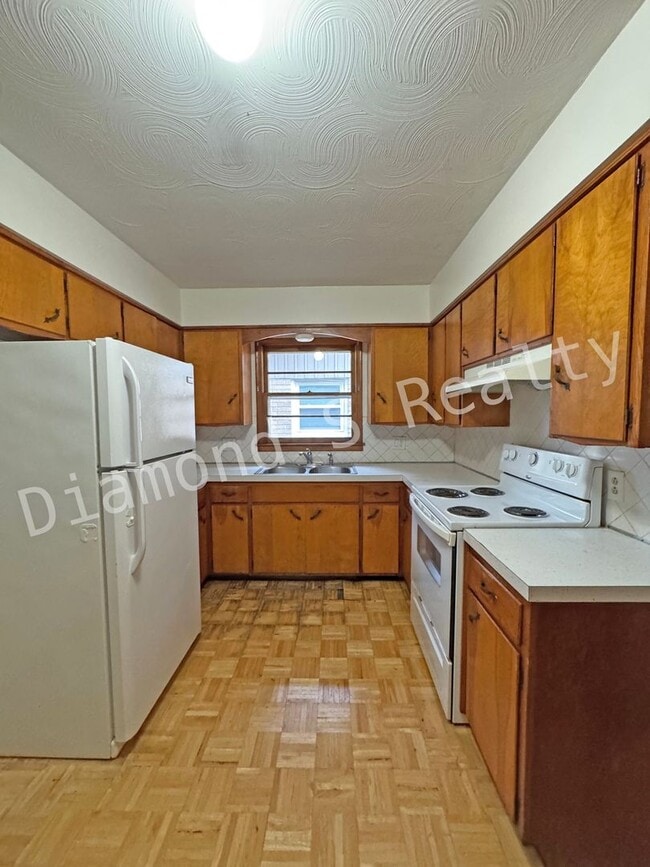 Building Photo - Great Location - 3 Bedroom/1 Bath Home for Lease!
