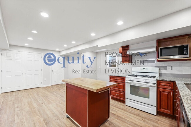 Building Photo - Large basement apartment in South Jordan