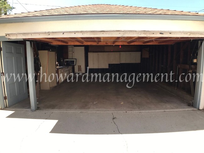 Building Photo - Two story home with newer central A/C in the Mar Vista Hills. Large kitchen, family room, and lar...