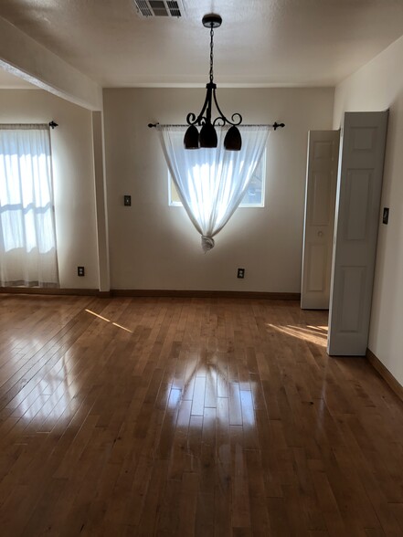 Dinning Room - 623 Brittania St