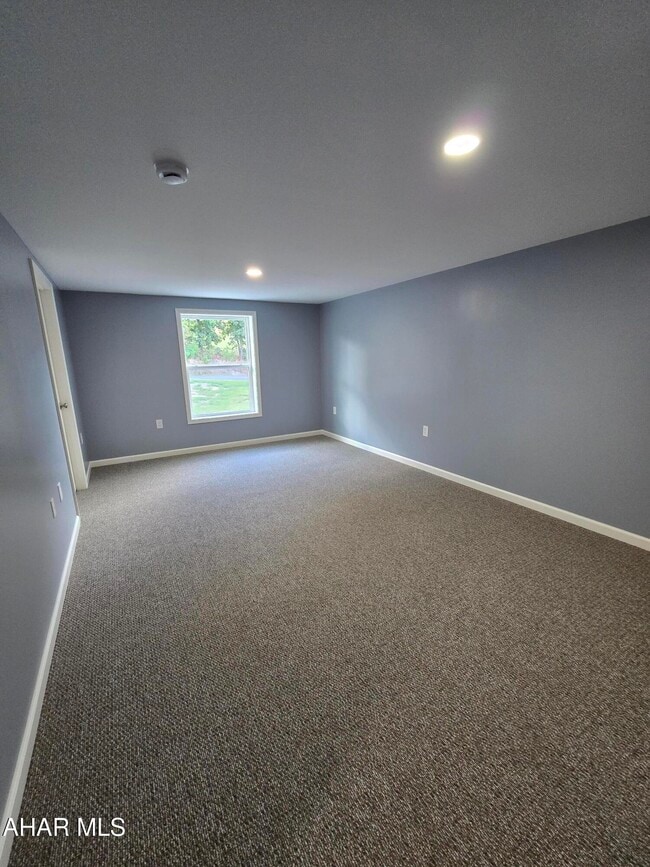 Building Photo - 1654 Quaker Valley Rd