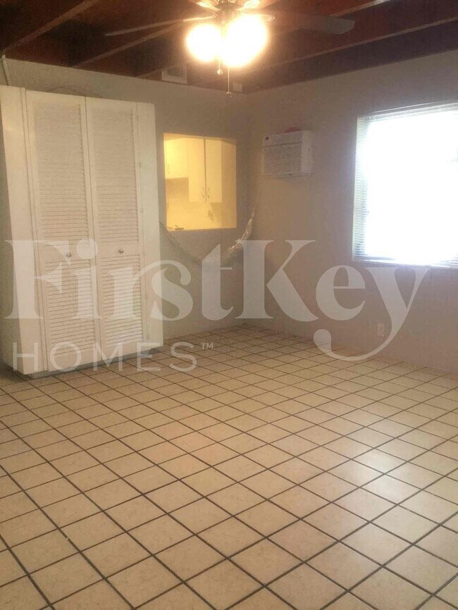 Building Photo - 609 Snowden Dr