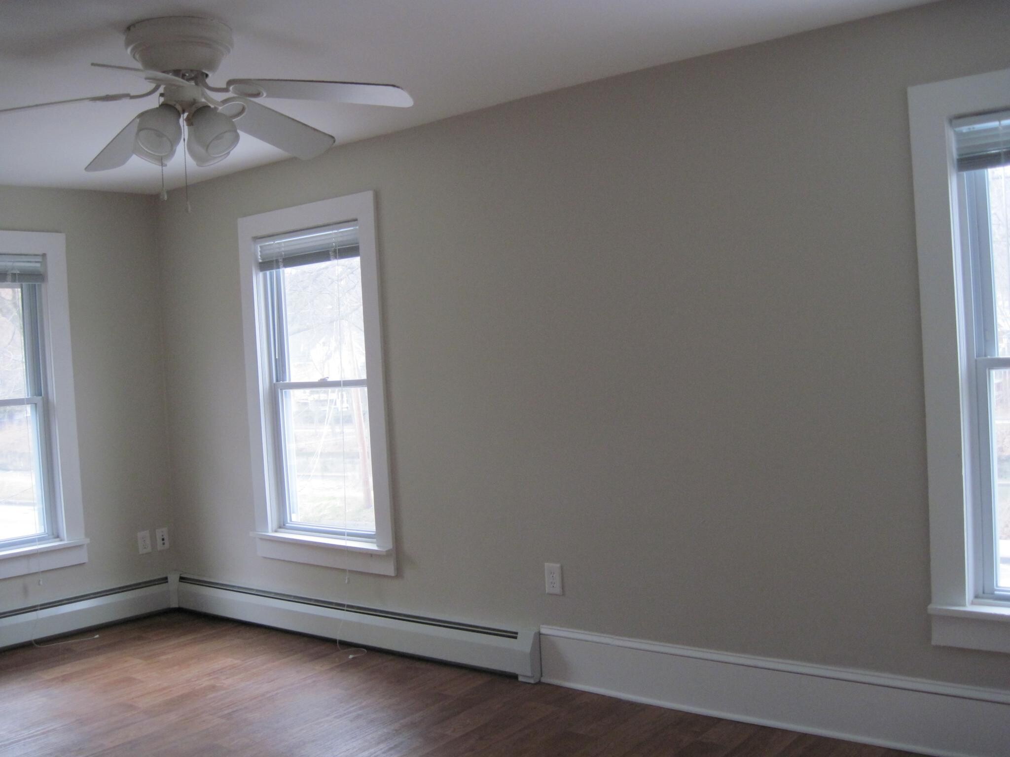 Building Photo - 322 N Titus Ave