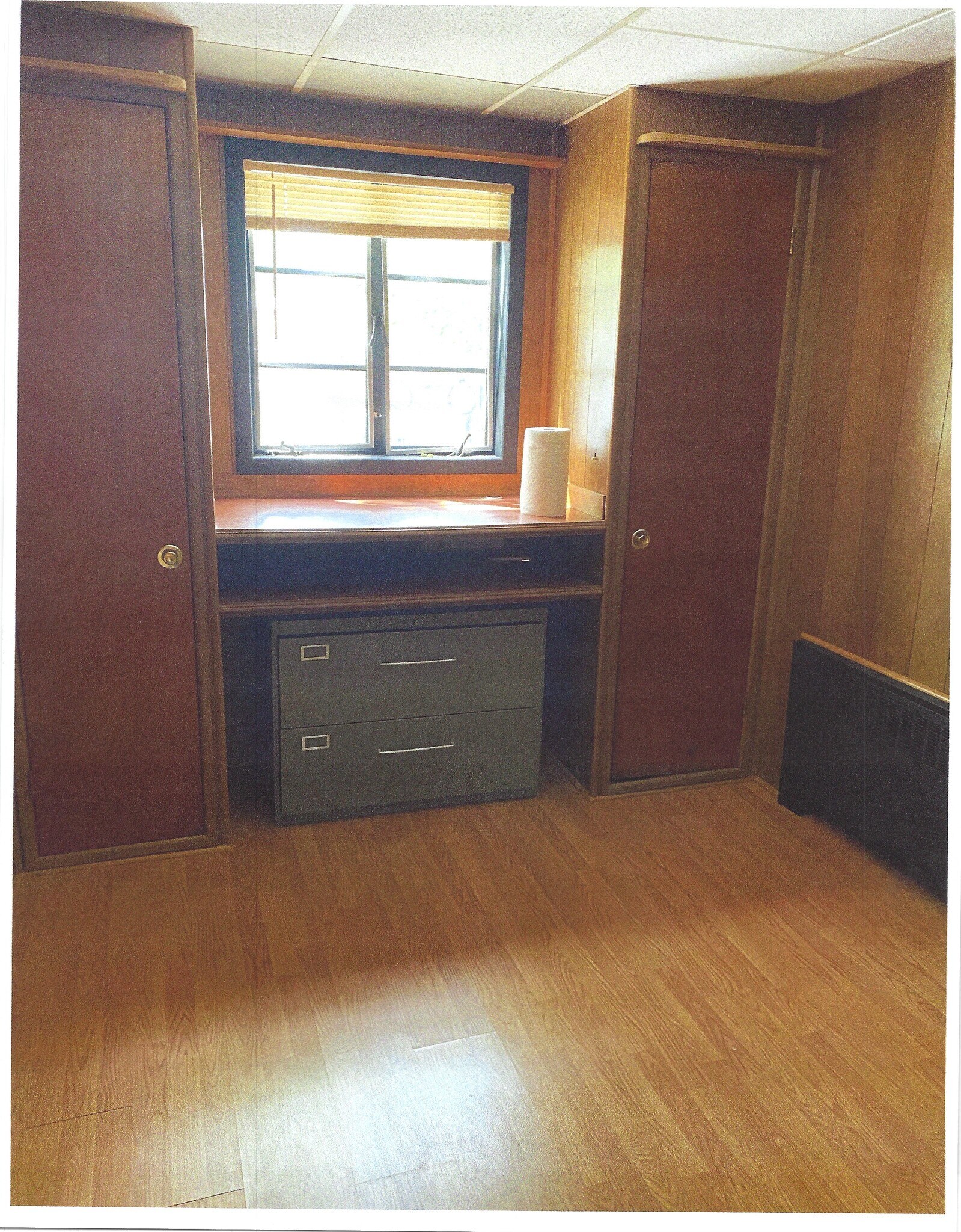 PRIVATE OFFICE OR DEN - 95 W 49th St