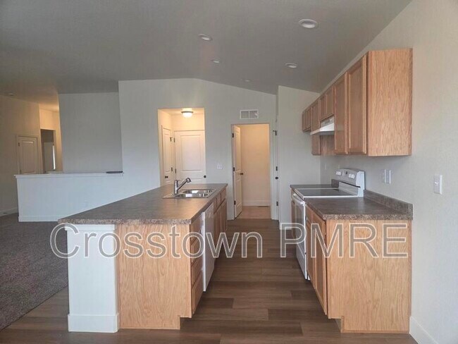 Building Photo - 612 87th Ave