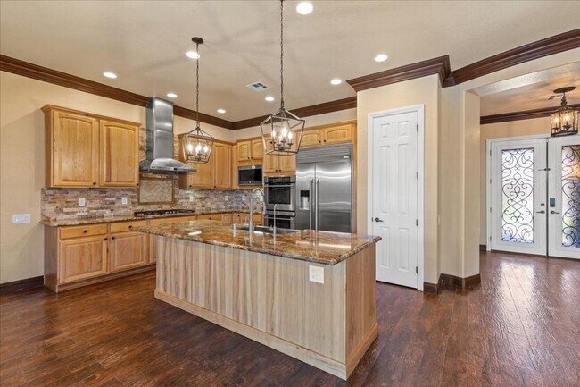 Building Photo - Exquisite Guard-Gated 3bd Luxury Home with Private Pool