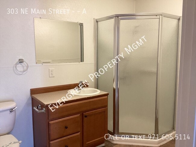 Building Photo - Quaint 2 Bdrm, 1 Bth located in the heart ...