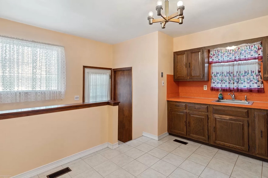 Building Photo - 25100 Marilyn Ave