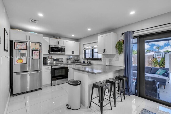 Building Photo - 5725 SW 132nd Ct