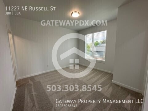 Building Photo - 11227 NE Russell St