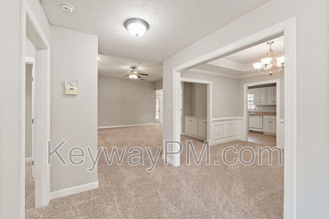 Building Photo - 633 Ventana Dr