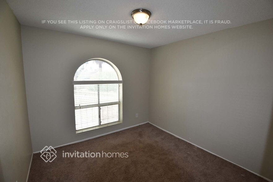 Building Photo - 10639 N 48th Dr