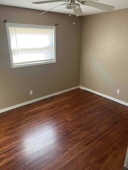 Building Photo - 12202 Greenleaf Dr SE