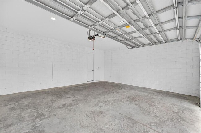 Building Photo - 15174 Field Daisy Dr