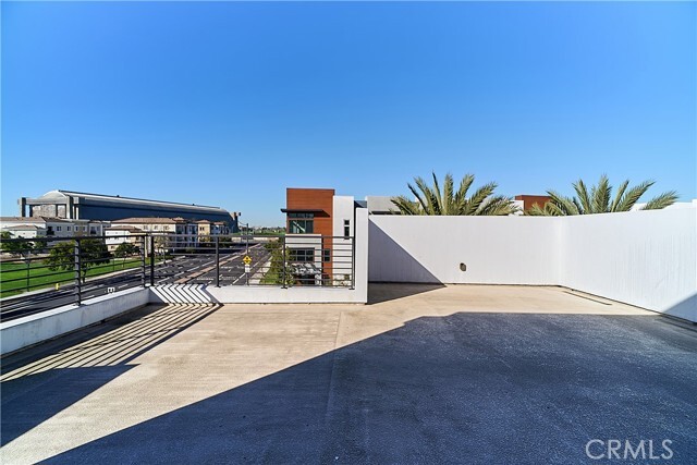 Building Photo - 6 Transport