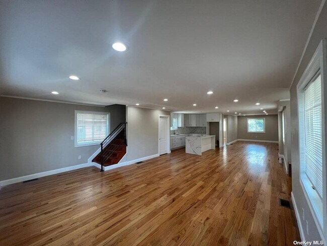 Building Photo - 14-34-34 Dunbar St