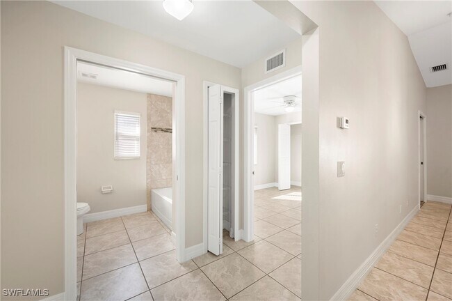 Building Photo - 4208 SW 7th Pl