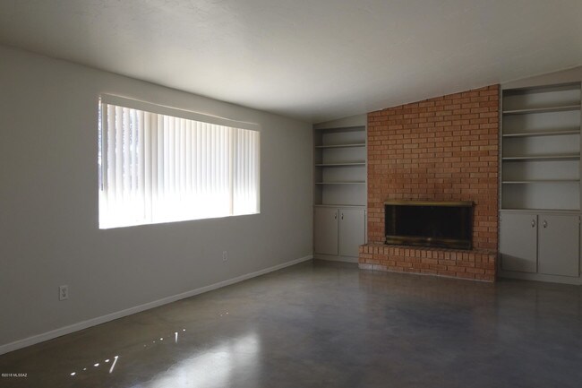 Building Photo - 3757 E Lee St