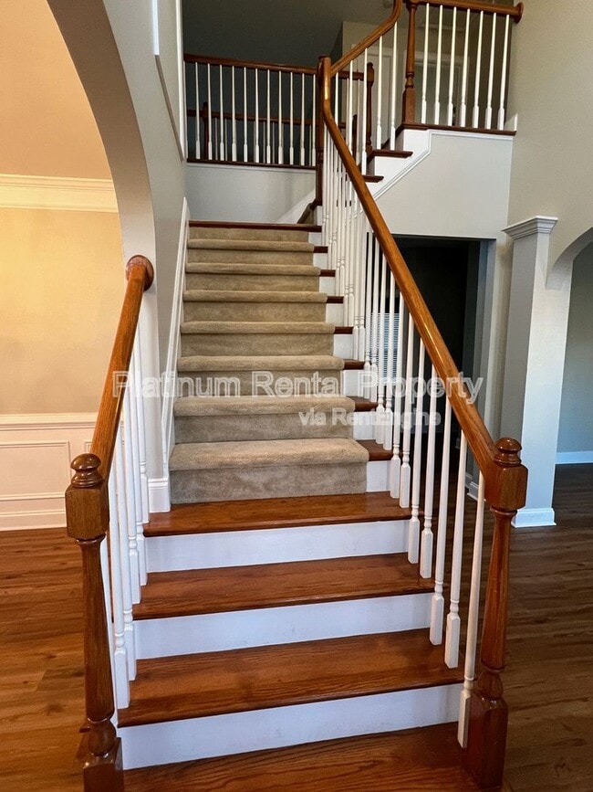Building Photo - 7170 Belcrest Dr
