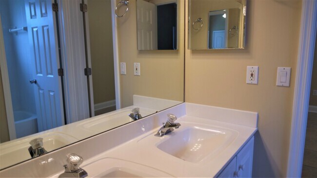 Building Photo - Fall Head Over Heels for this 4 bedroom, 3...