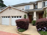 Building Photo - 2 Bedroom Townhome