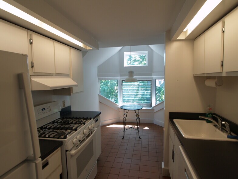 Eat in Kitchen - 390 Linwood Ave