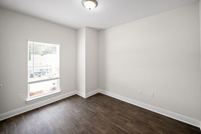 Building Photo - 13793 Shea Cir