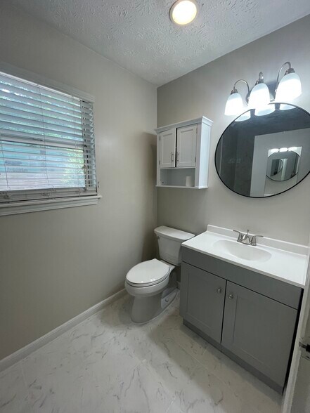 Building Photo - 880 Kirkwood Ave SE