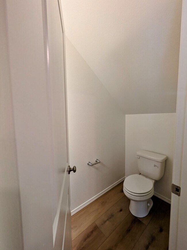 Building Photo - New Townhome for Rent in Southridge Area