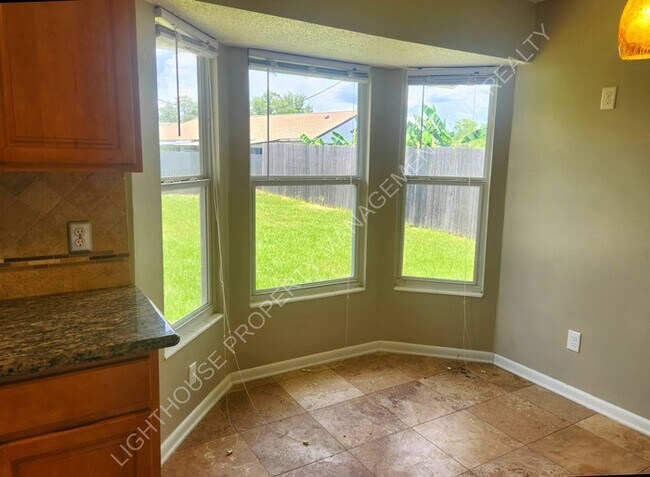 Building Photo - **Discover Your Dream Home: Spacious 4-Bed...