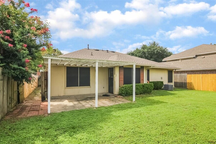 Building Photo - 5018 Dawngate Dr