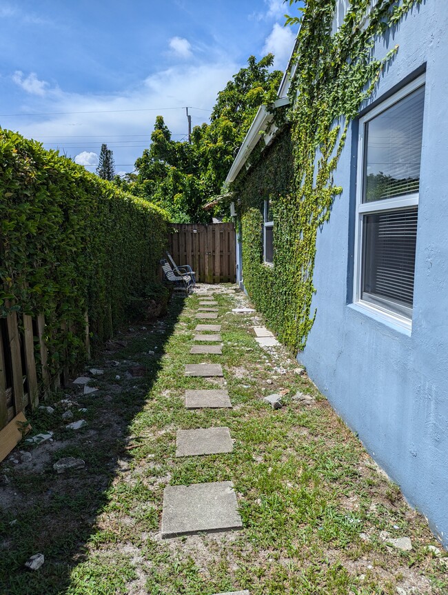 Building Photo - 2166 NE 181st St