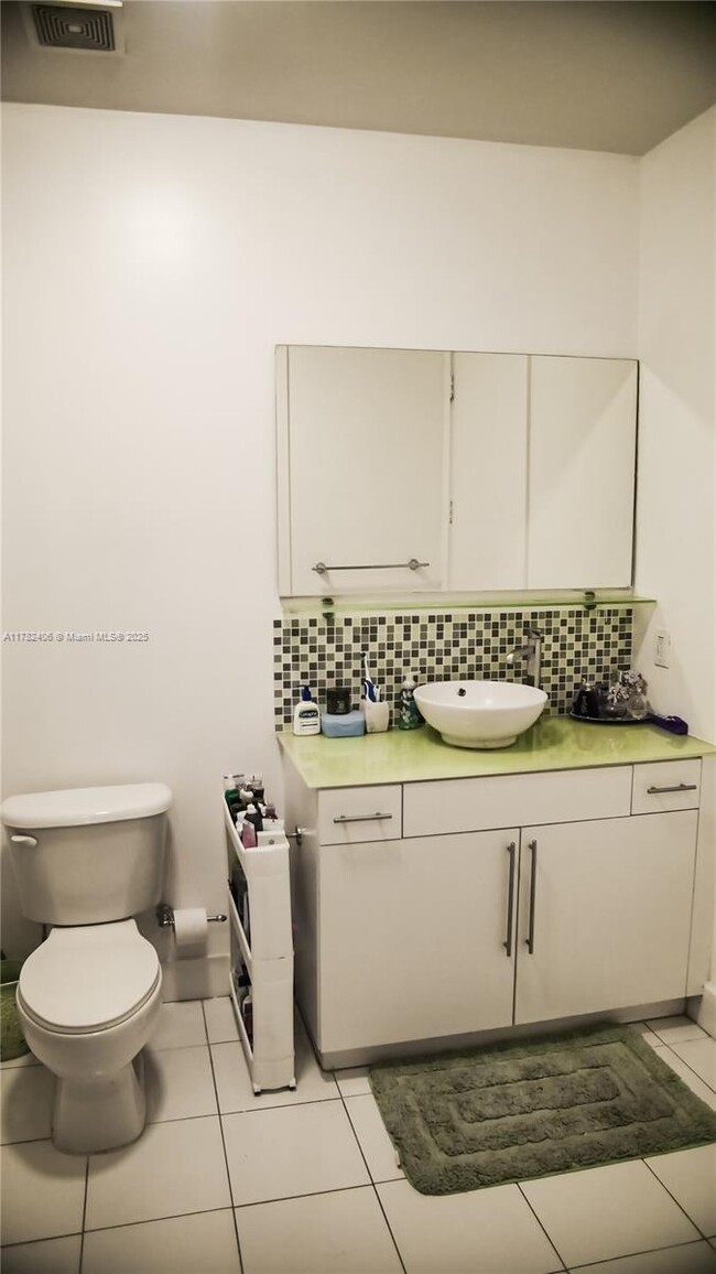 Building Photo - 1789 NE Miami Gardens Dr