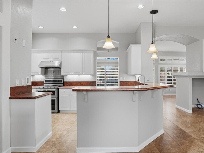 Building Photo - Spanish Springs Dream