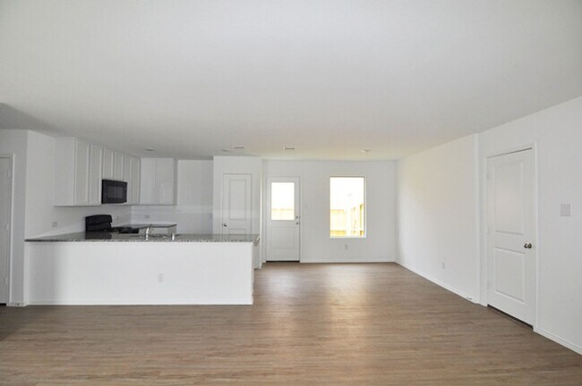 Building Photo - AVAILABLE NOW - Like-New 2024 Lennar Home in Amenity-Rich Community | 3 Bedrooms, Granite Counter...