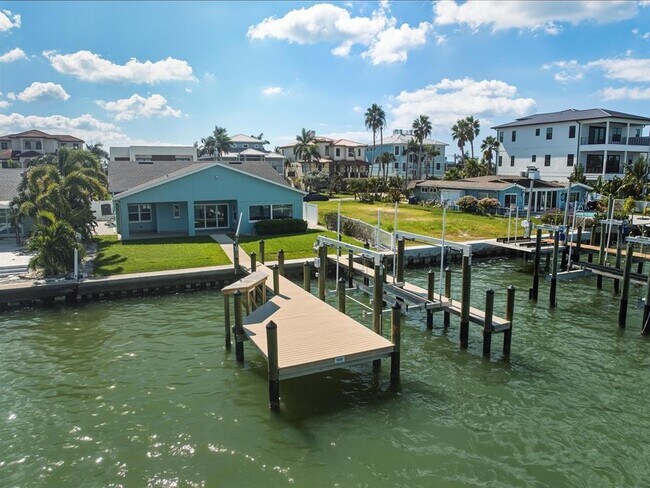 Building Photo - 828 Bay Point Dr