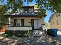 Building Photo - 921 Princeton Ave S