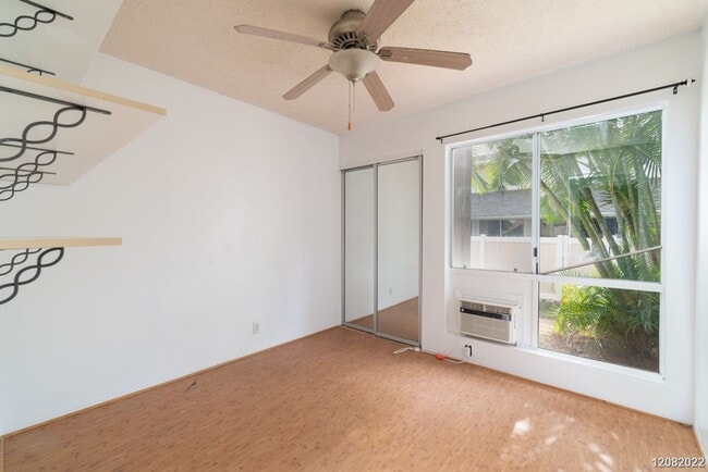 Building Photo - 2bd 1.5 ba 2 pkg townhome at Palm Villas g...