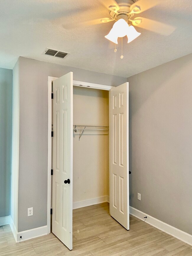 Building Photo - 30 Paradise Valley Dr