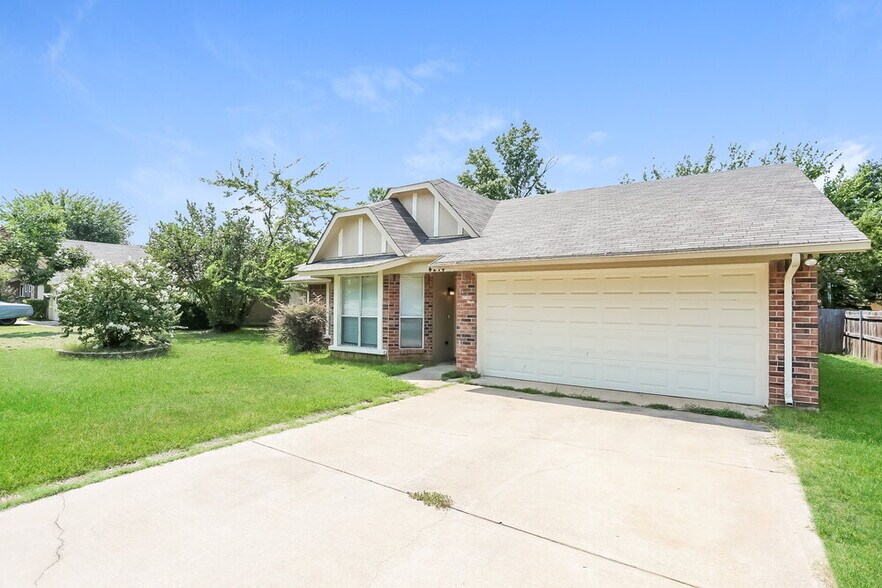 Building Photo - 4214 Worth Forest Dr
