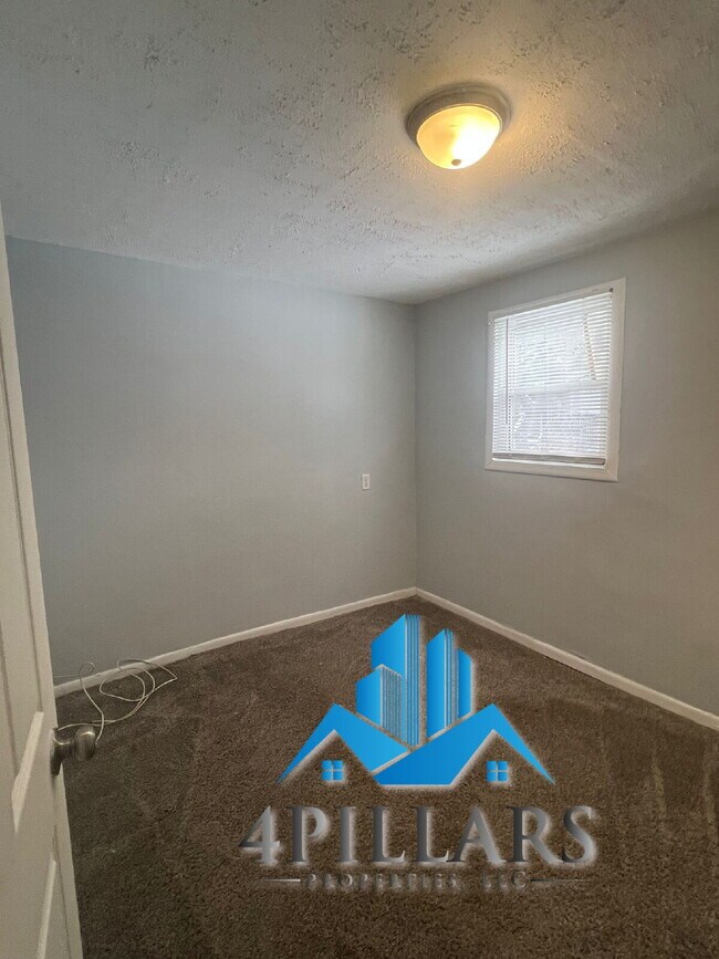 Building Photo - 1311 E Columbus Dr