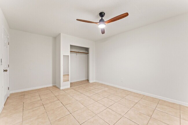 Building Photo - **FIRST MONTH FREE RENT OFFER** Charming 2-Bed Duplex Retreat in Edgewater, so close to the beach...