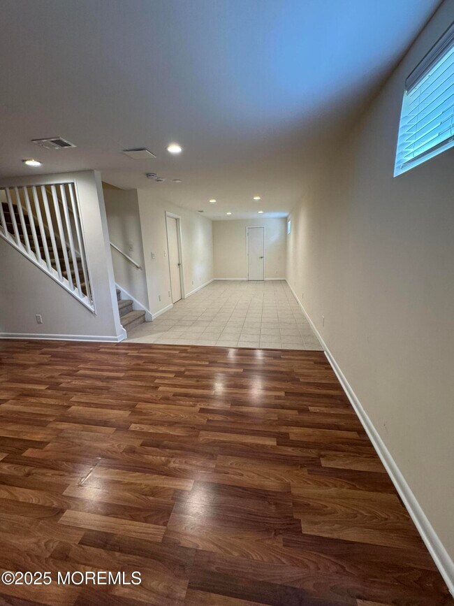Building Photo - 81 Atrium Way