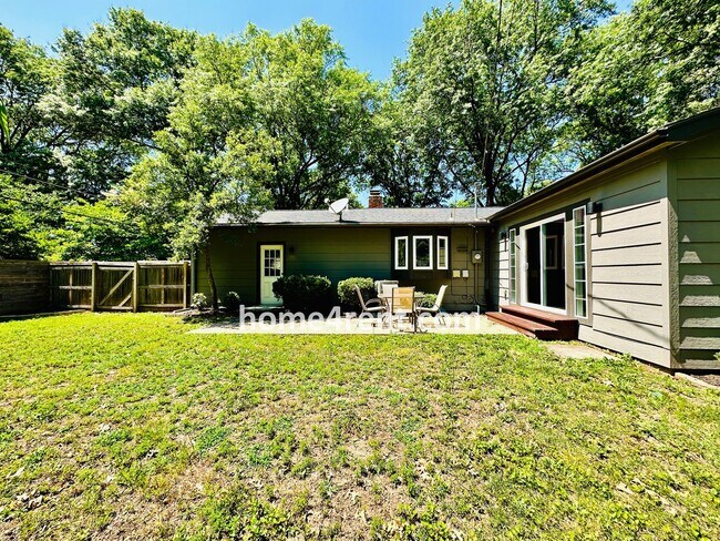 Building Photo - Updated Ranch Style Home in Prairie Villag...