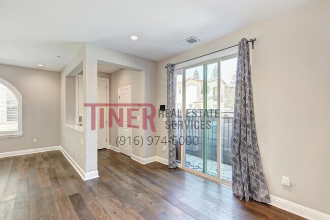 Building Photo - Huntington Sierra Oaks Gem with Fabulous A...