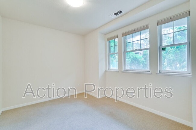 Building Photo - 291 Geary Way