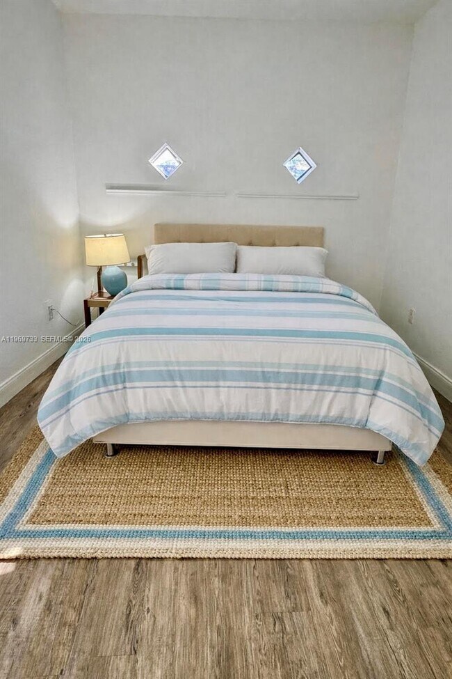 Building Photo - 1185 Biarritz Dr